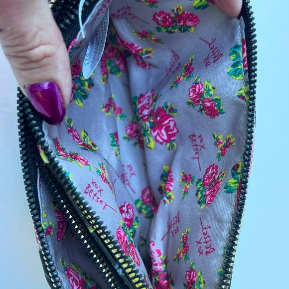 Betsey Johnson Wristlet/Pouch Black & Floral Print - Picture 7 of 11